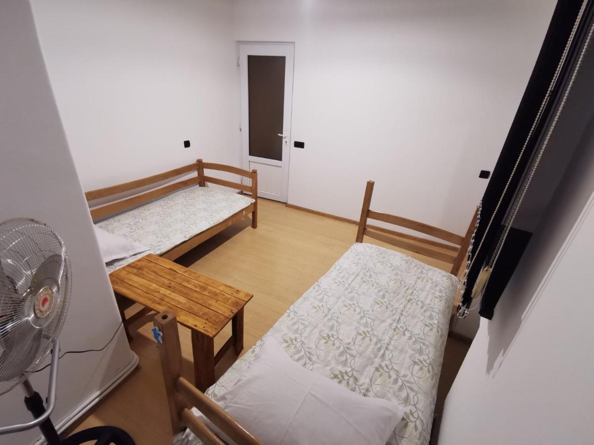 4 Friends Hostel Erevan Esterno foto